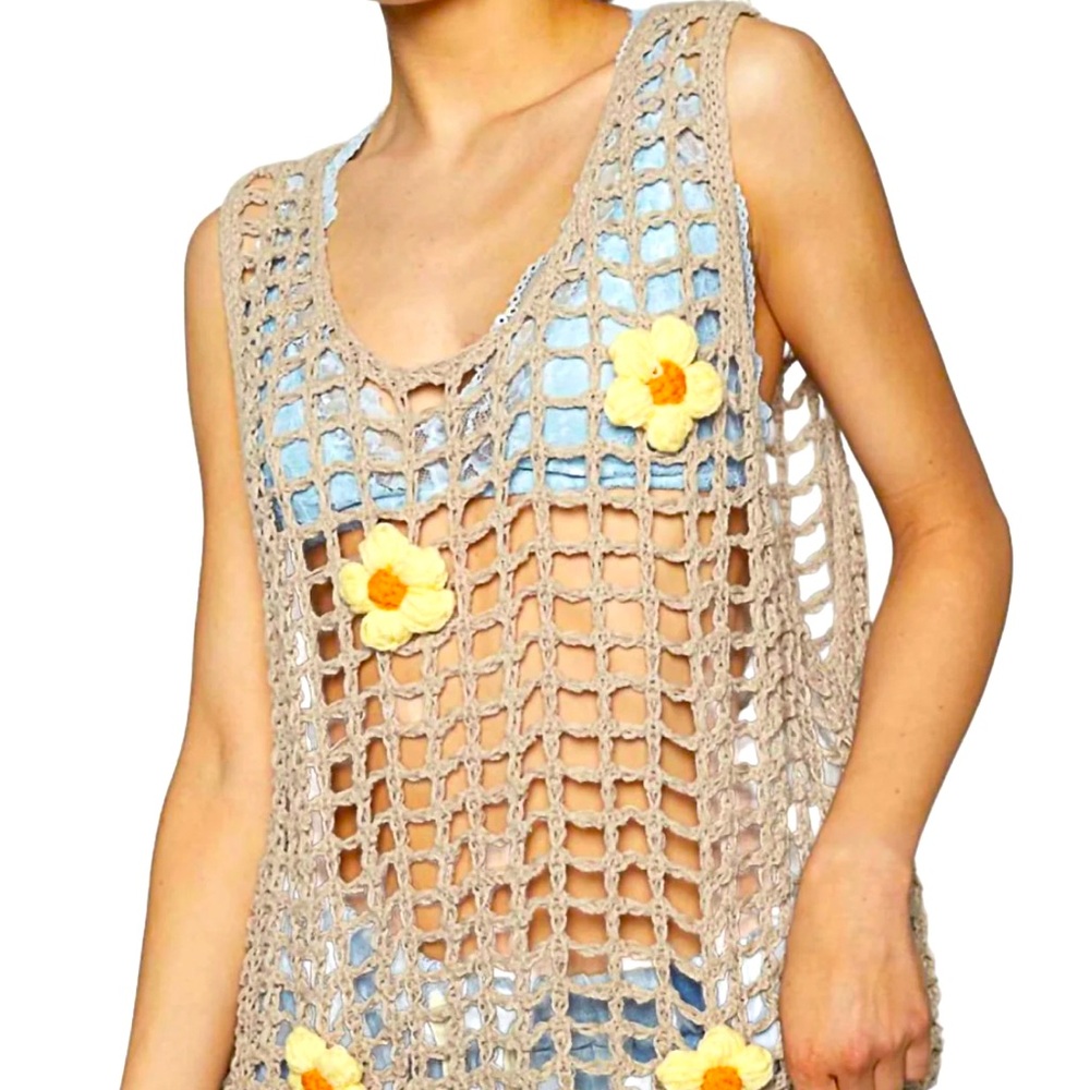 POL Crochet Top with Floral Accents NEW Size Small - Picture 1 of 4